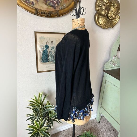 Elle Linen Blend Black Sweater With Blue Floral Ruffle Hem sz XL - Picture 4 of 7